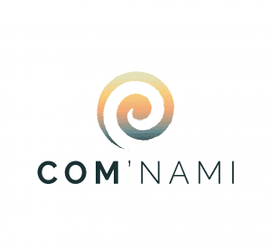 communication digitale, com'nami, logo et nom sur fond blanc